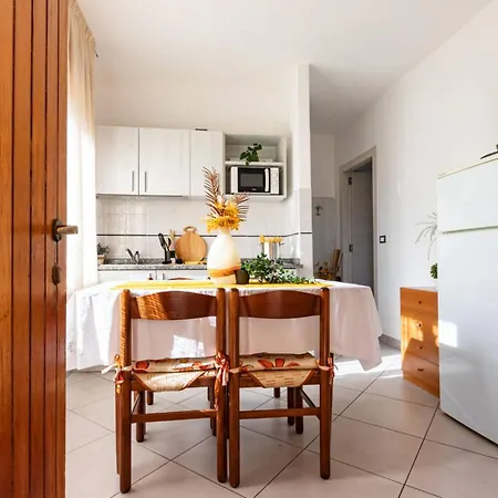 דירה Cozy Floor With Shared Garden *