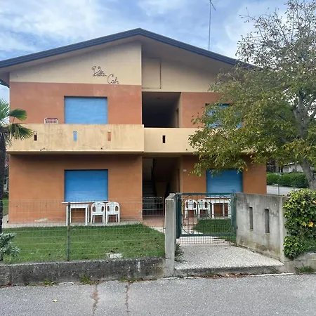 Cozy Floor With Shared Garden Apartment