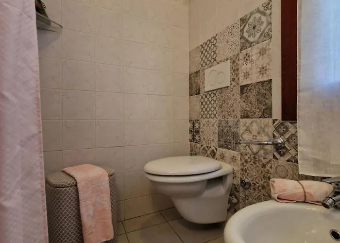 Cozy Floor With Shared Garden *